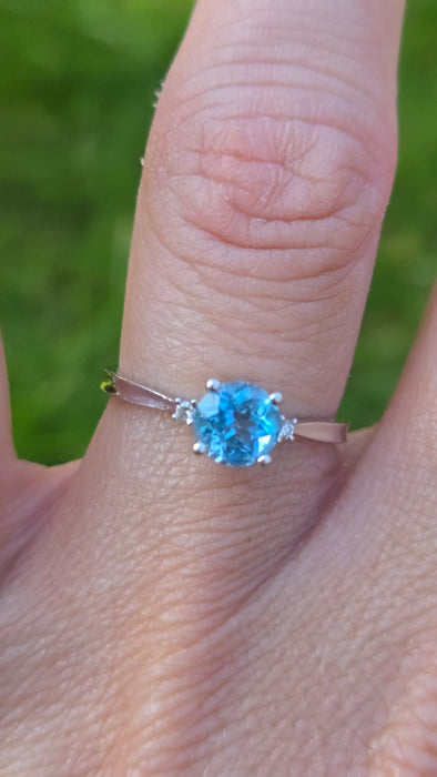 Vintage: 9ct White Gold Swiss Blue Topaz & Diamond Ring