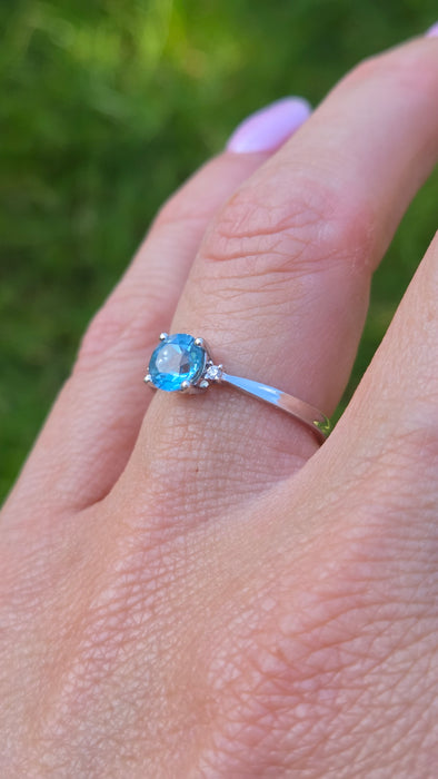 Vintage: 9ct White Gold Swiss Blue Topaz & Diamond Ring
