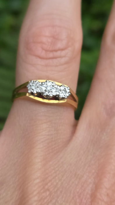 Vintage: 18ct Yellow Gold Three Stone Diamond Illusion Set Ring — From 1973