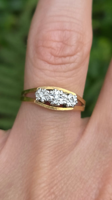 Vintage: 18ct Yellow Gold Three Stone Diamond Illusion Set Ring — From 1973