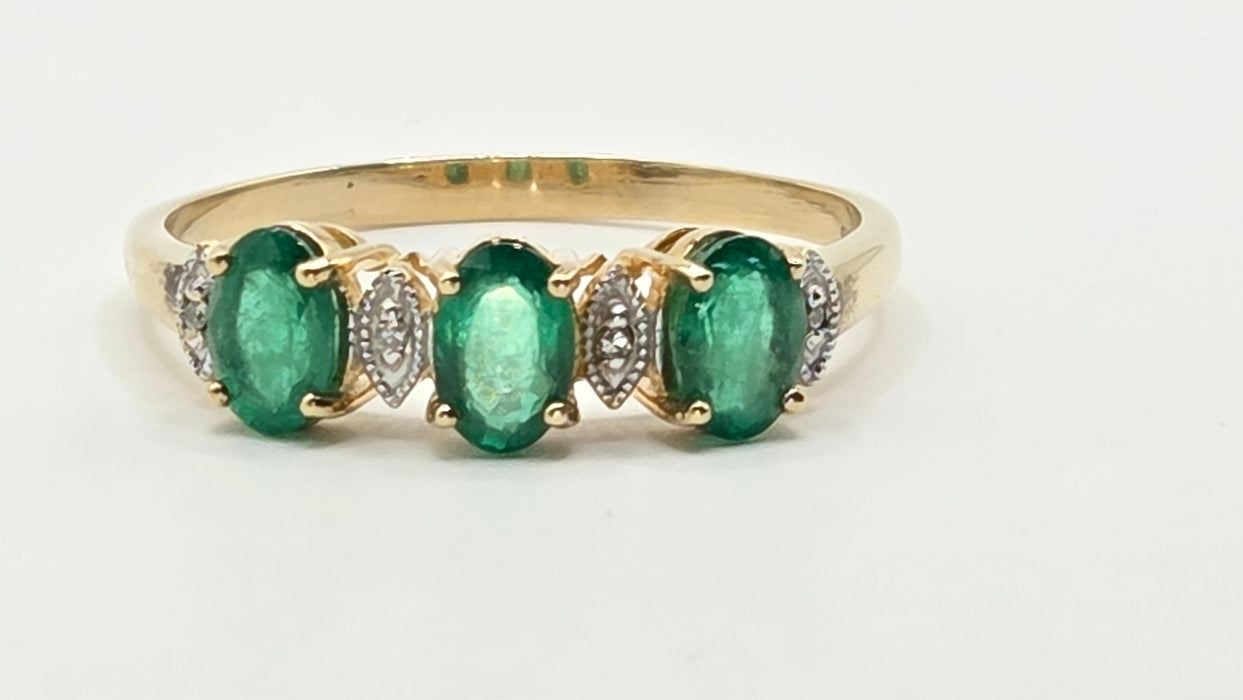Vintage: 9ct Yellow Gold Emerald & Diamond Dress Ring