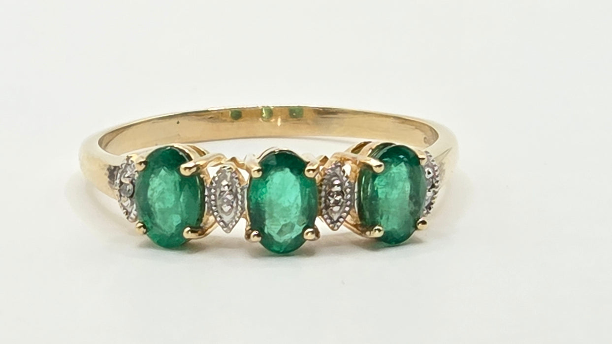 Vintage: 9ct Yellow Gold Emerald & Diamond Dress Ring