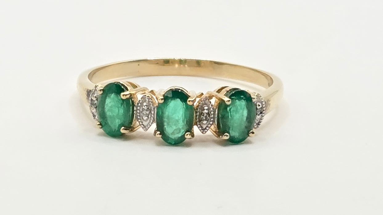 Vintage: 9ct Yellow Gold Emerald & Diamond Dress Ring