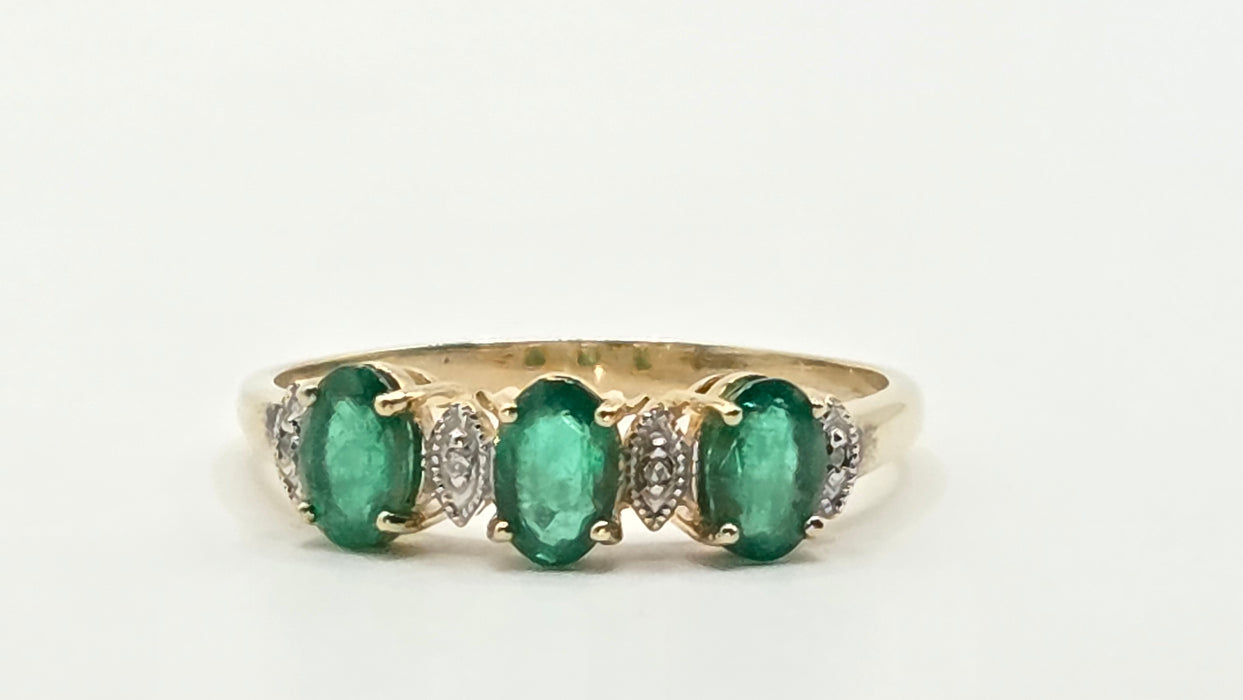 Vintage: 9ct Yellow Gold Emerald & Diamond Dress Ring