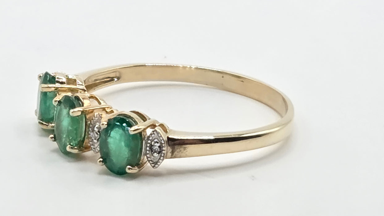 Vintage: 9ct Yellow Gold Emerald & Diamond Dress Ring