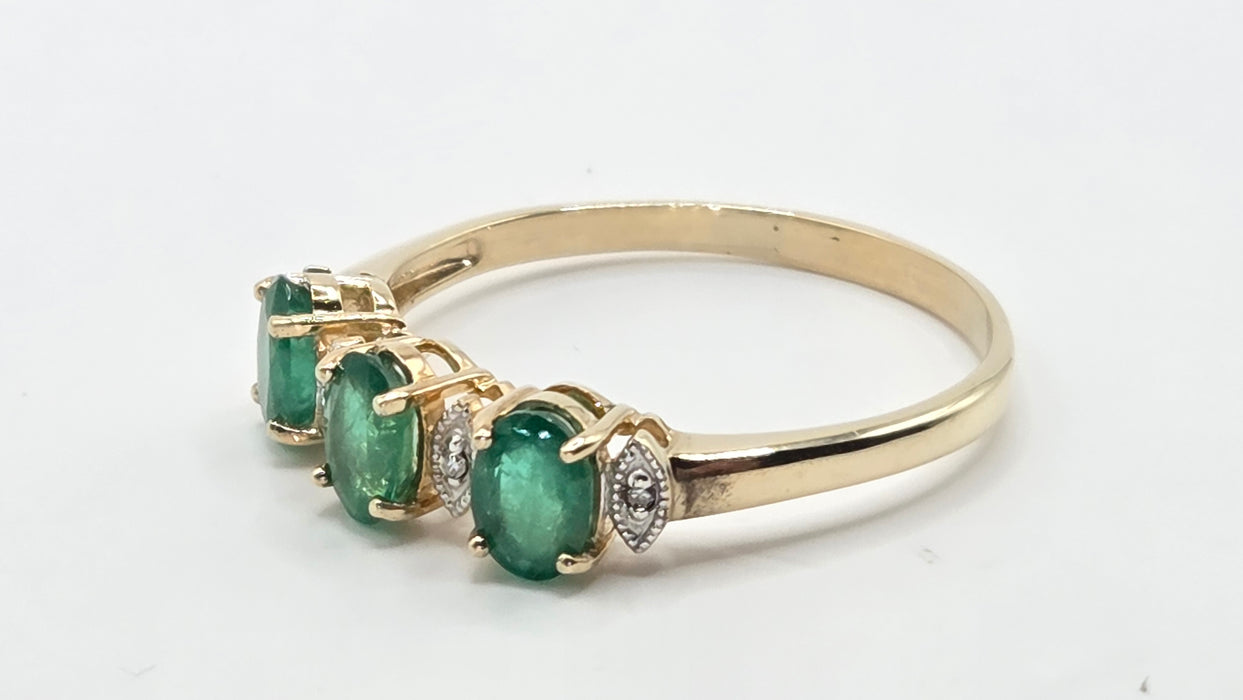 Vintage: 9ct Yellow Gold Emerald & Diamond Dress Ring