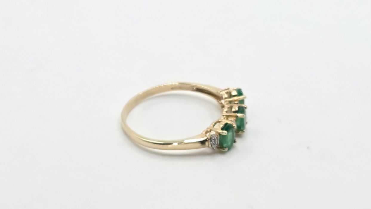 Vintage: 9ct Yellow Gold Emerald & Diamond Dress Ring