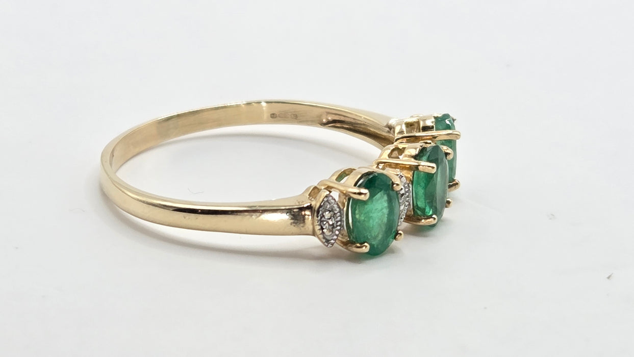 Vintage: 9ct Yellow Gold Emerald & Diamond Dress Ring