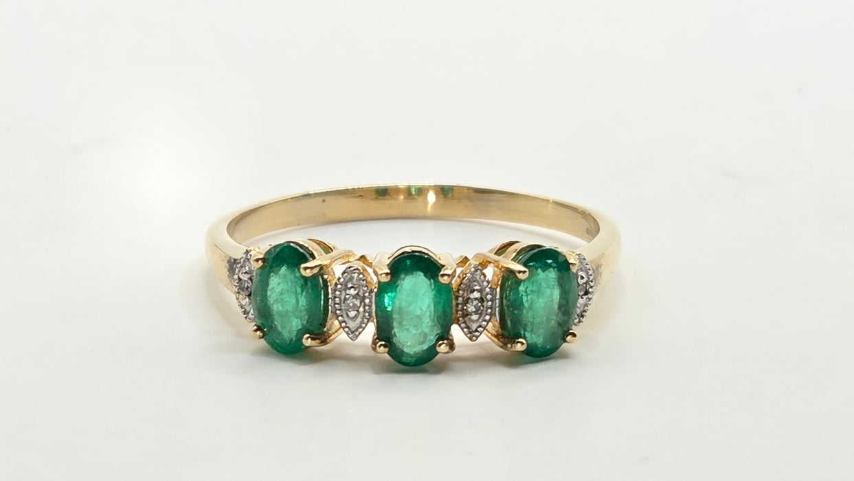 Vintage: 9ct Yellow Gold Emerald & Diamond Dress Ring
