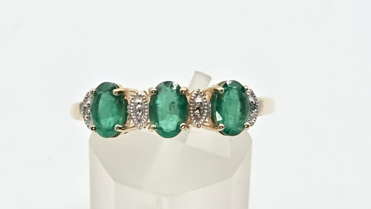 Vintage: 9ct Yellow Gold Emerald & Diamond Dress Ring
