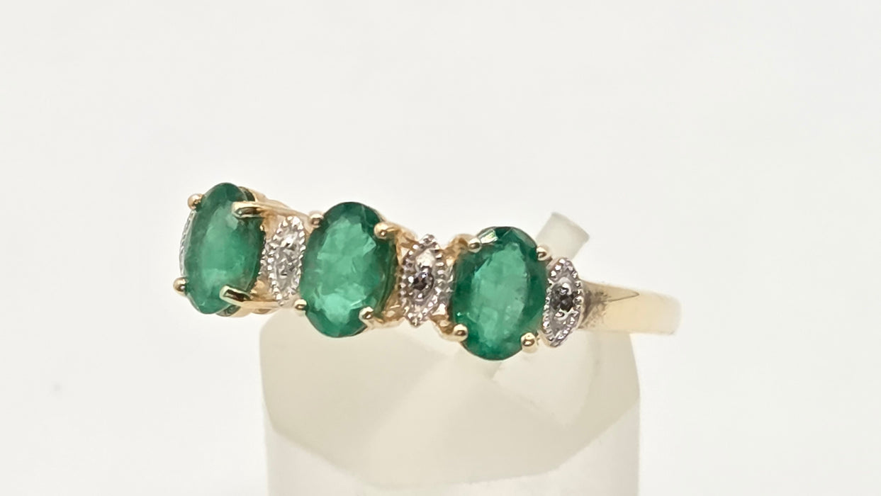 Vintage: 9ct Yellow Gold Emerald & Diamond Dress Ring