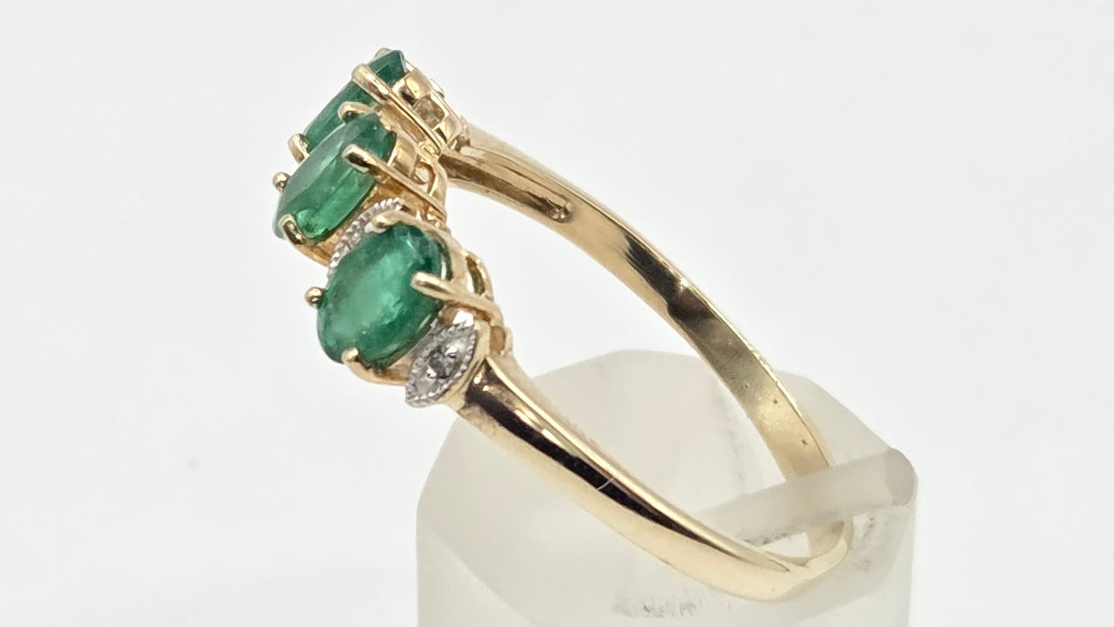 Vintage: 9ct Yellow Gold Emerald & Diamond Dress Ring