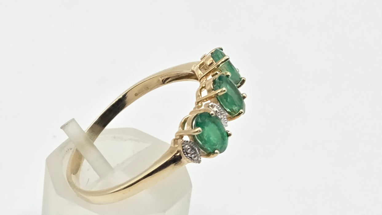 Vintage: 9ct Yellow Gold Emerald & Diamond Dress Ring