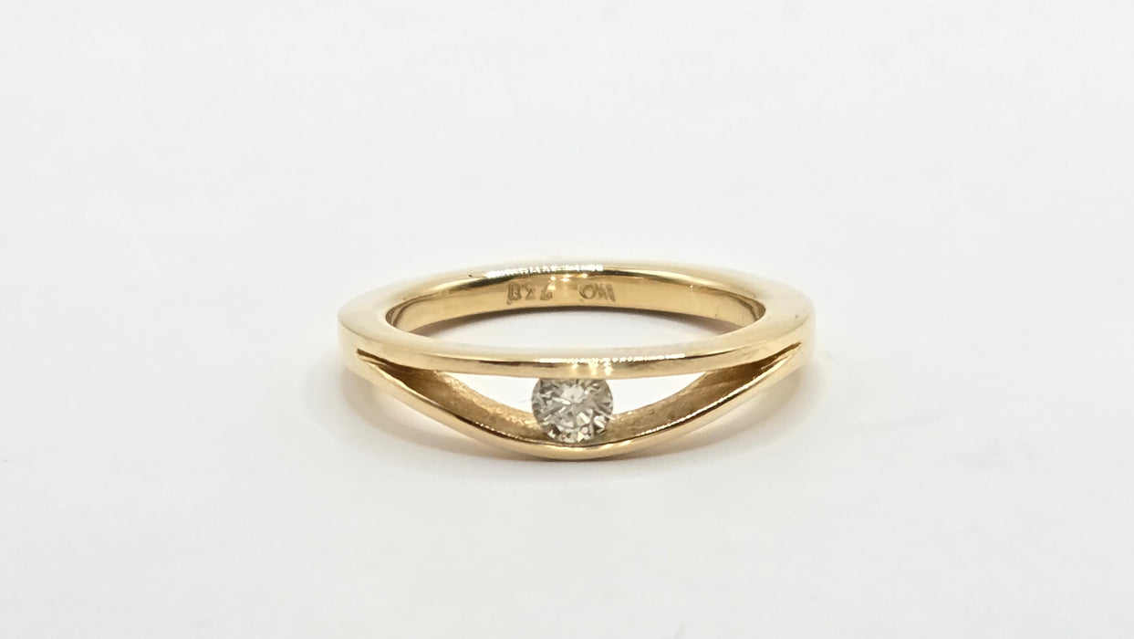 Vintage: 18ct Yellow Gold Diamond Wedge Set Solitaire Ring — 0.15ct