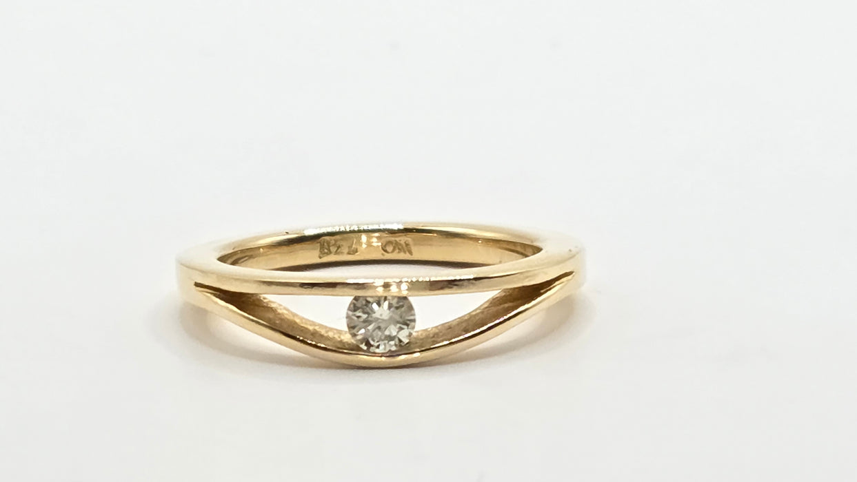 Vintage: 18ct Yellow Gold Diamond Wedge Set Solitaire Ring — 0.15ct