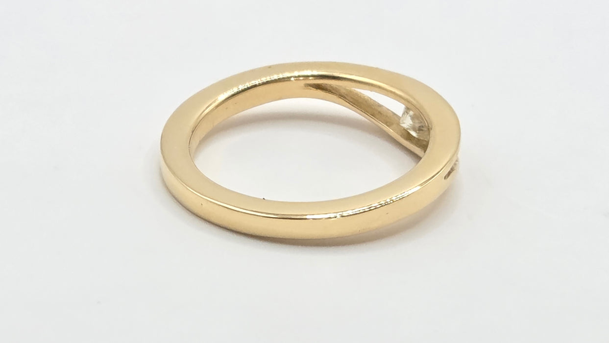 Vintage: 18ct Yellow Gold Diamond Wedge Set Solitaire Ring — 0.15ct