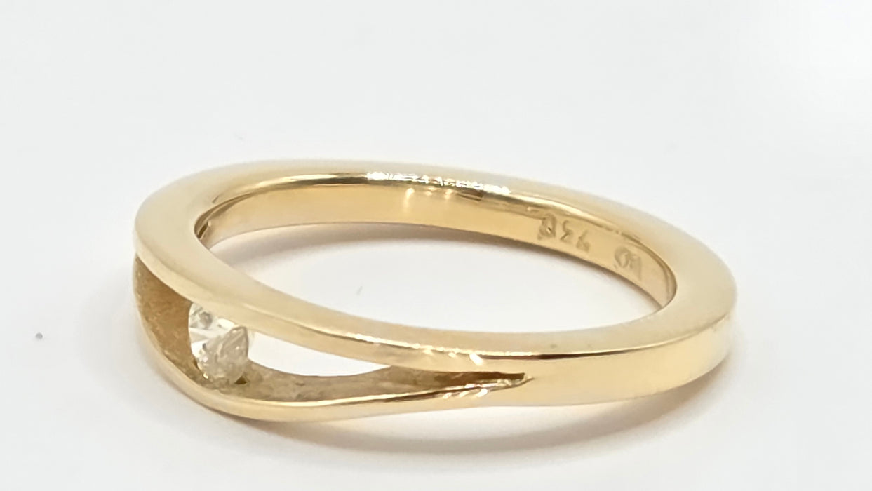 Vintage: 18ct Yellow Gold Diamond Wedge Set Solitaire Ring — 0.15ct
