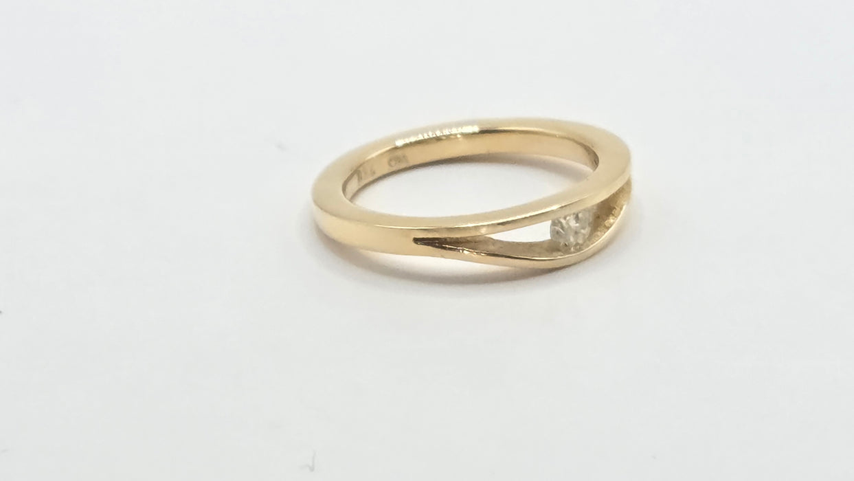 Vintage: 18ct Yellow Gold Diamond Wedge Set Solitaire Ring — 0.15ct