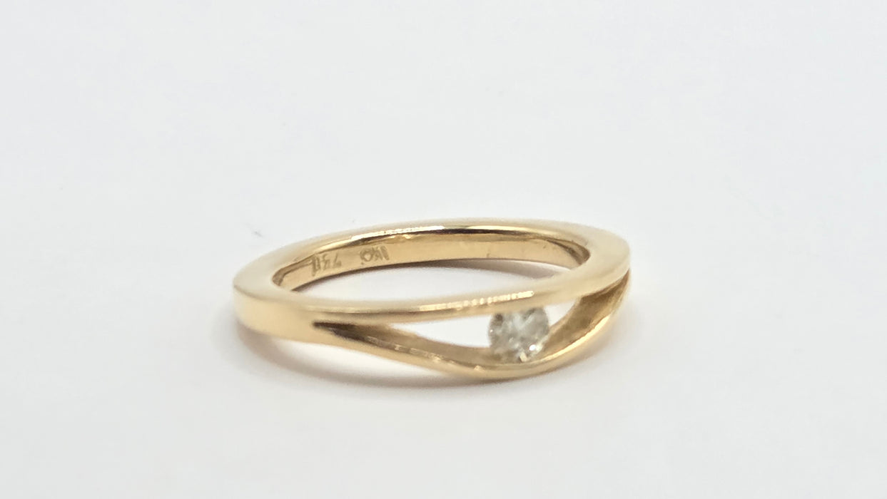 Vintage: 18ct Yellow Gold Diamond Wedge Set Solitaire Ring — 0.15ct