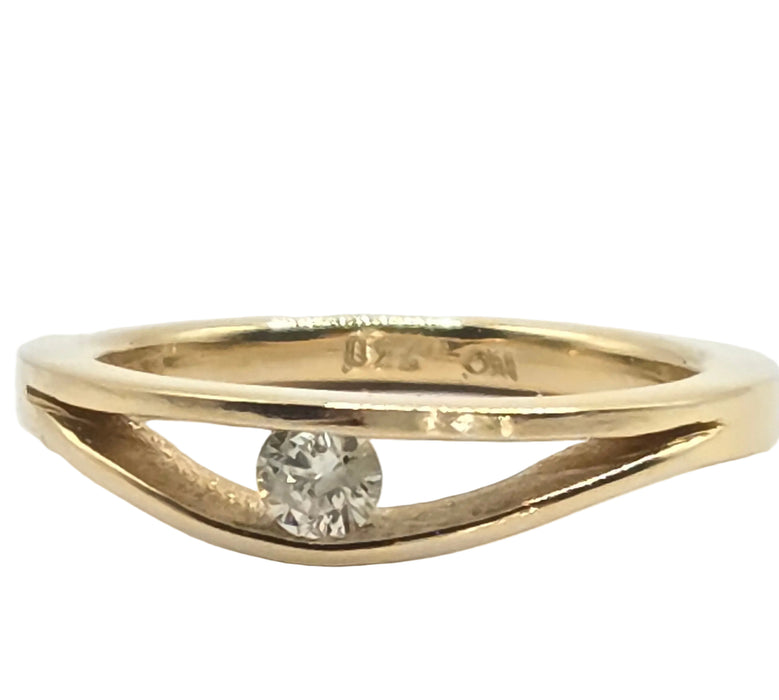 Vintage: 18ct Yellow Gold Diamond Wedge Set Solitaire Ring — 0.15ct