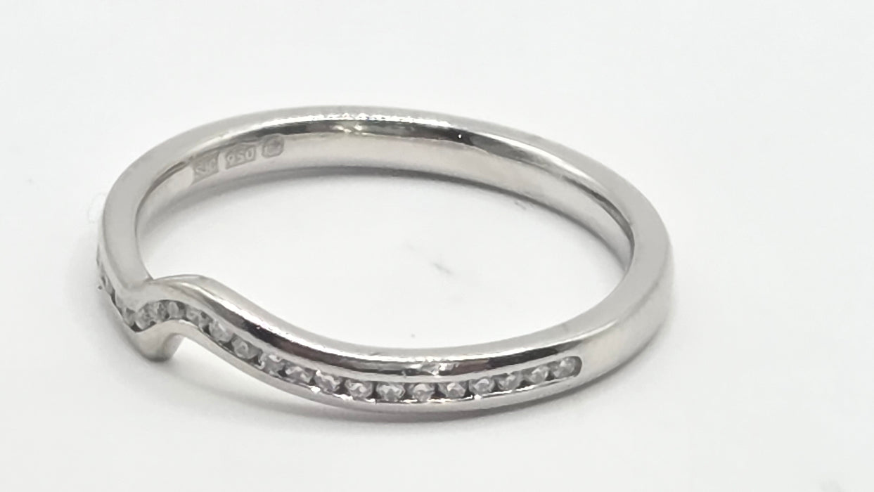 Vintage: Platinum Diamond Shaped Wedding Band [Partners with 3818] — 0.15ct