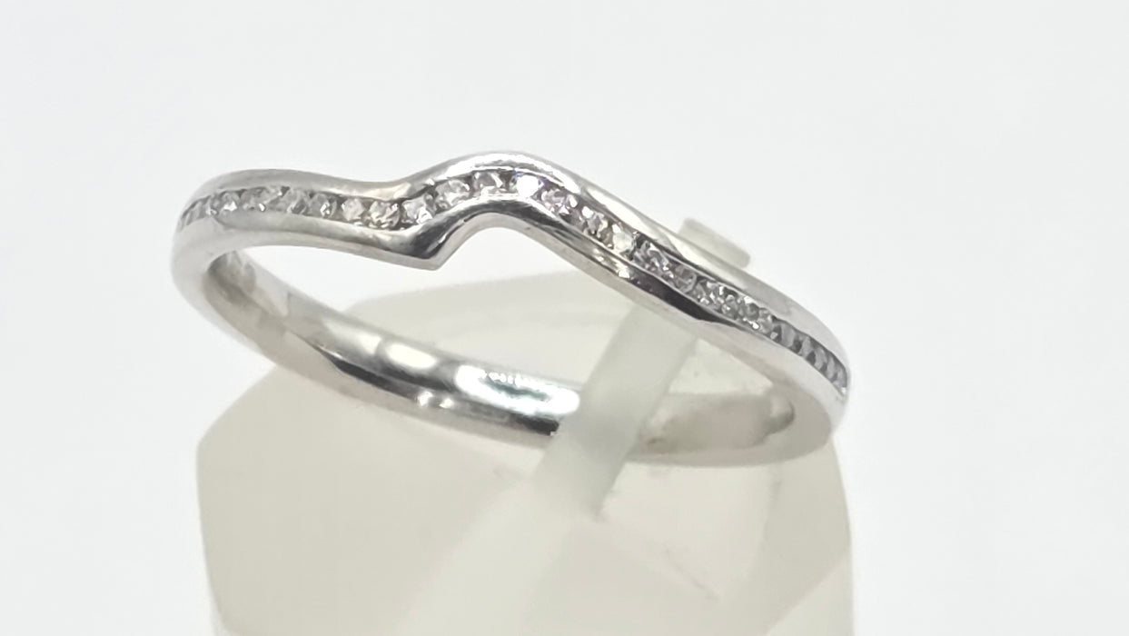 Vintage: Platinum Diamond Shaped Wedding Band [Partners with 3818] — 0.15ct