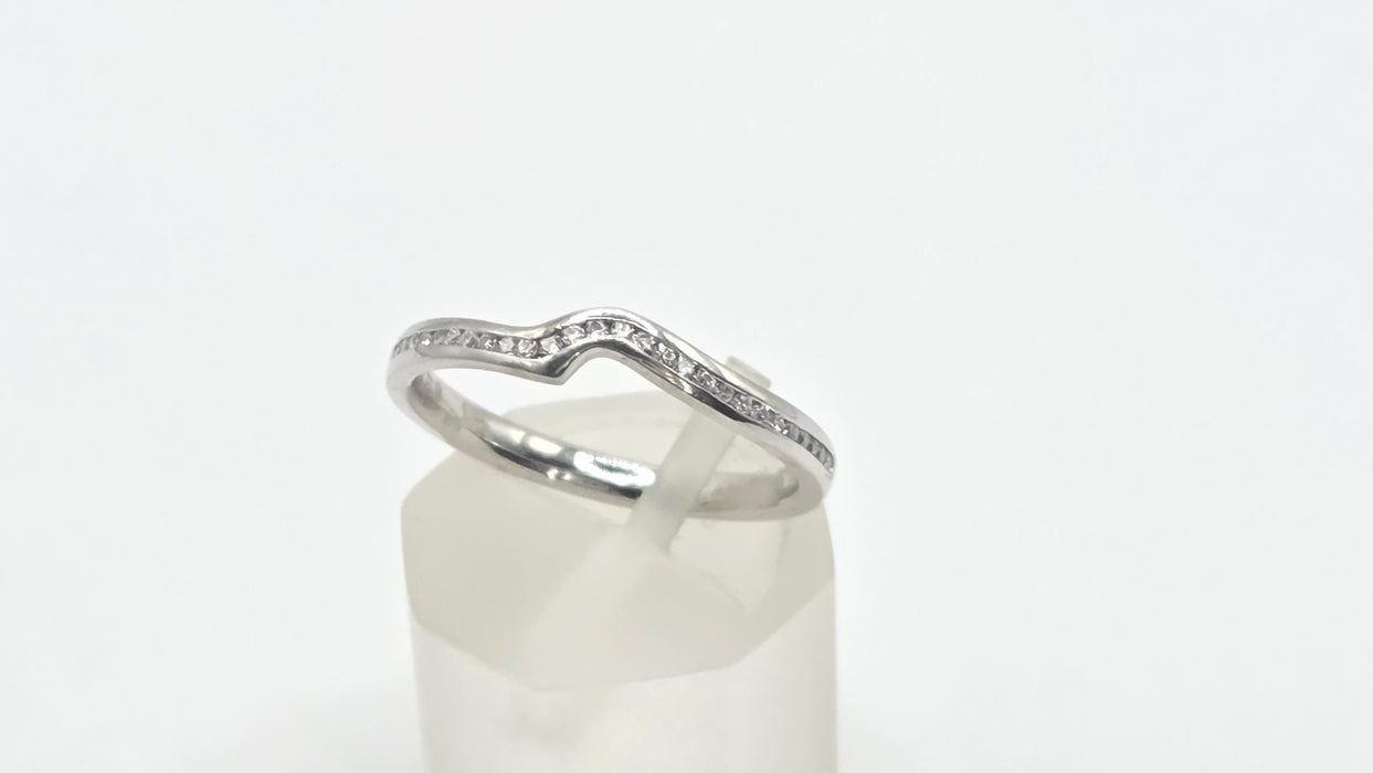 Vintage: Platinum Diamond Shaped Wedding Band [Partners with 3818] — 0.15ct