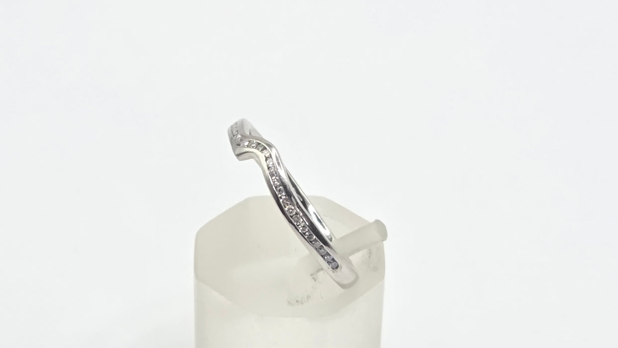 Vintage: Platinum Diamond Shaped Wedding Band [Partners with 3818] — 0.15ct