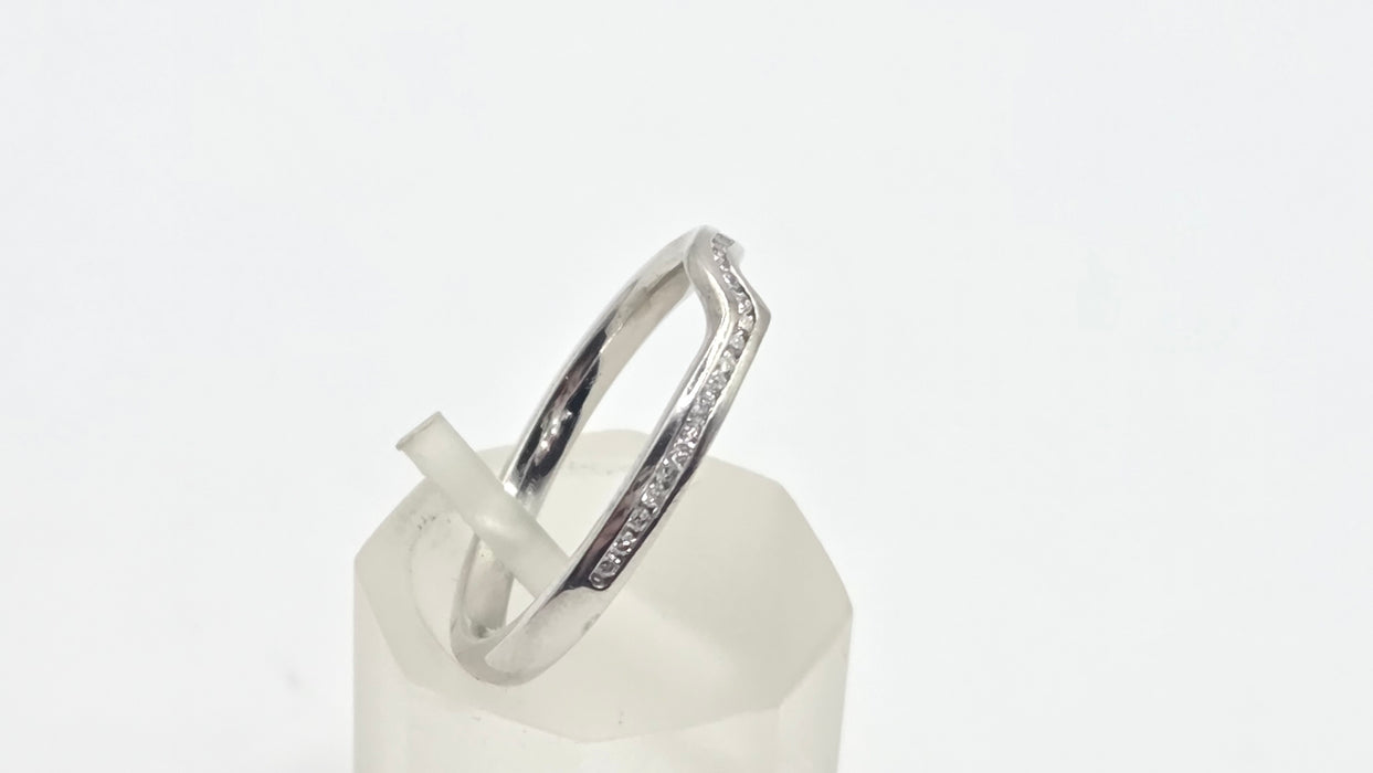 Vintage: Platinum Diamond Shaped Wedding Band [Partners with 3818] — 0.15ct