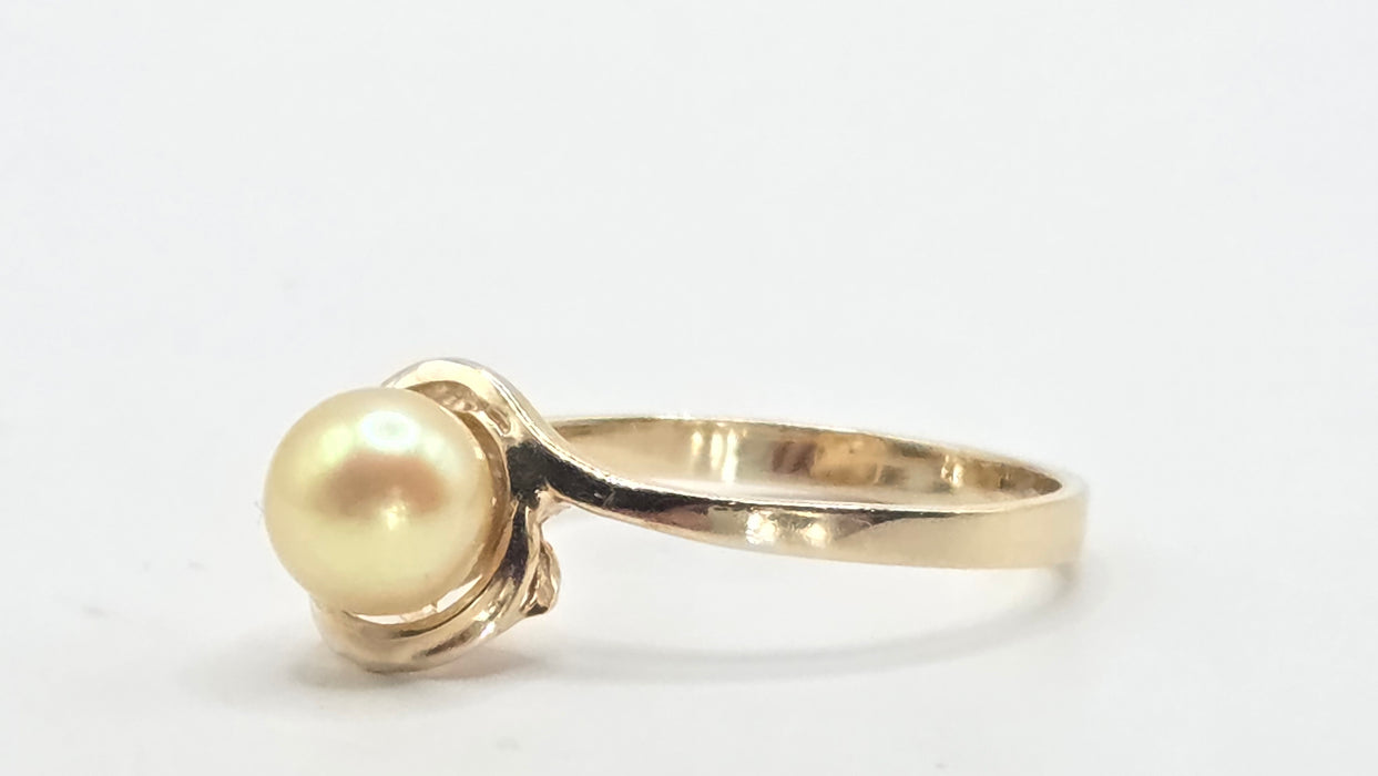 Vintage: 9ct Yellow Gold Pearl Solitaire Ring