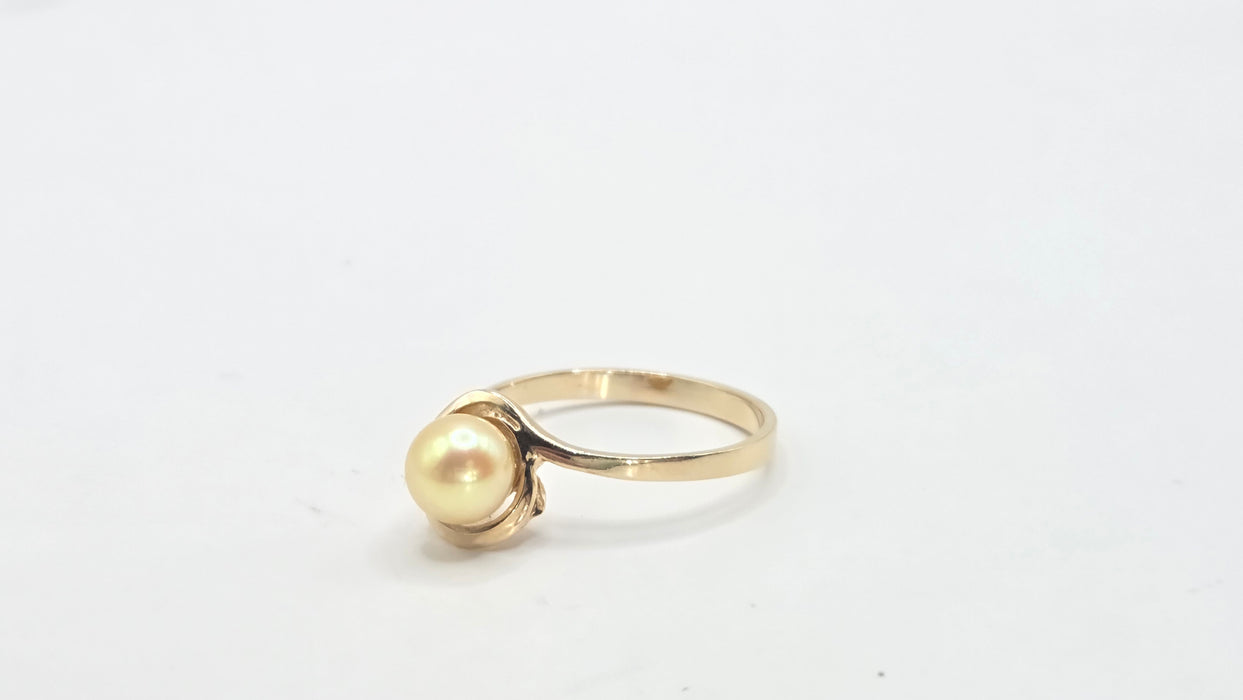 Vintage: 9ct Yellow Gold Pearl Solitaire Ring