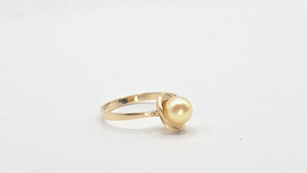 Vintage: 9ct Yellow Gold Pearl Solitaire Ring