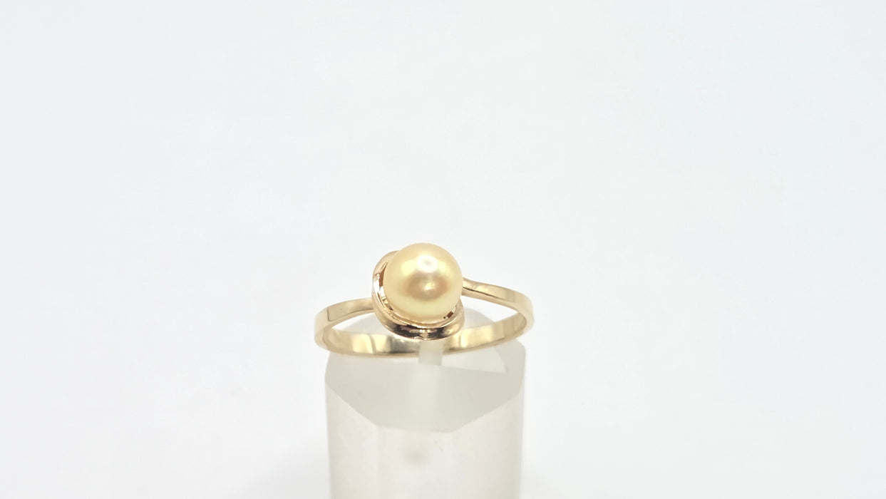 Vintage: 9ct Yellow Gold Pearl Solitaire Ring