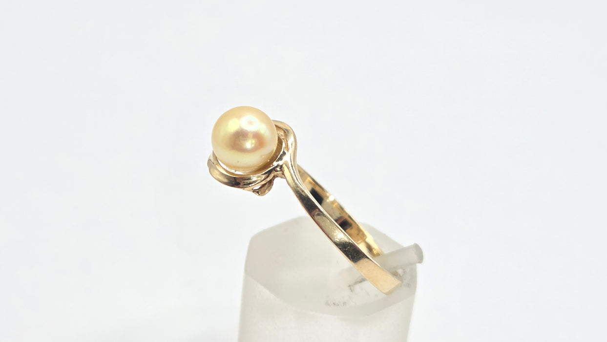 Vintage: 9ct Yellow Gold Pearl Solitaire Ring