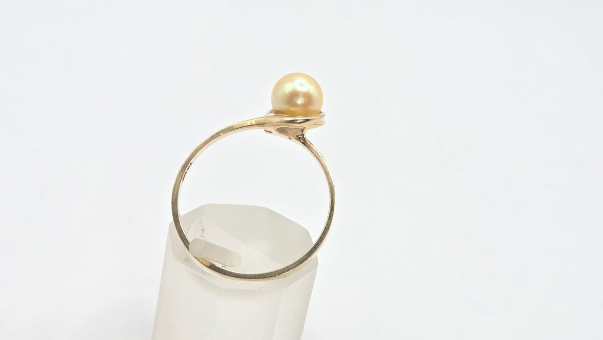 Vintage: 9ct Yellow Gold Pearl Solitaire Ring