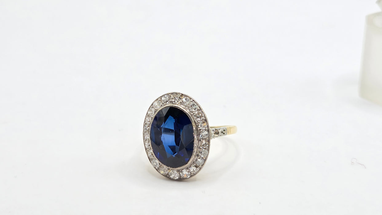Vintage: 18ct Yellow Gold Sapphire 5.61ct & Diamond 1.00ct Oval Cluster Ring