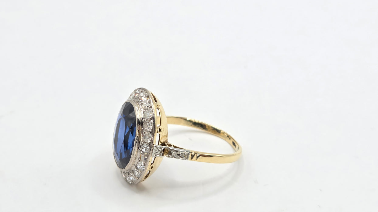 Vintage: 18ct Yellow Gold Sapphire 5.61ct & Diamond 1.00ct Oval Cluster Ring