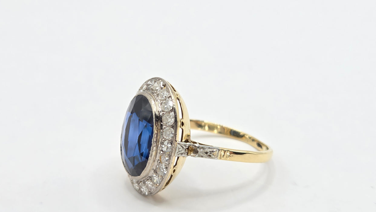 Vintage: 18ct Yellow Gold Sapphire 5.61ct & Diamond 1.00ct Oval Cluster Ring