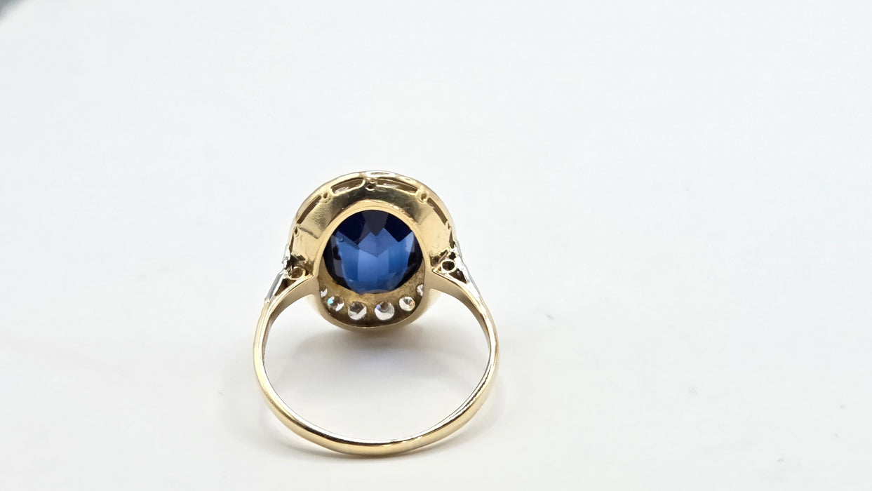Vintage: 18ct Yellow Gold Sapphire 5.61ct & Diamond 1.00ct Oval Cluster Ring