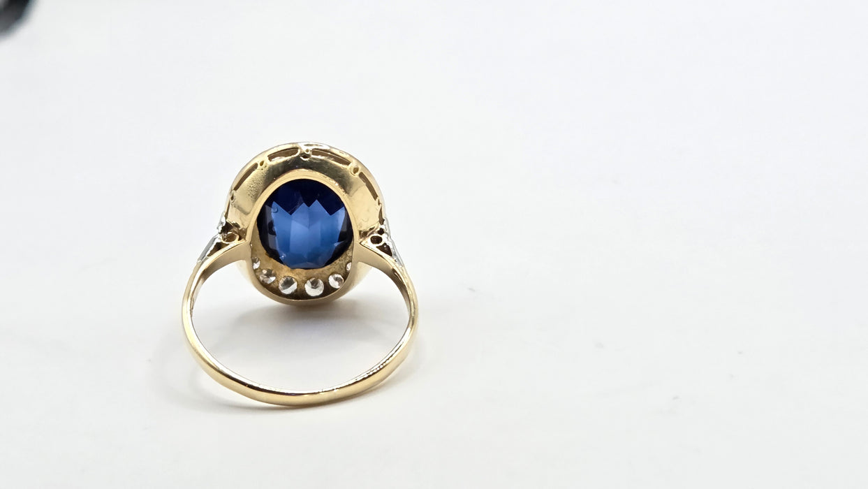 Vintage: 18ct Yellow Gold Sapphire 5.61ct & Diamond 1.00ct Oval Cluster Ring
