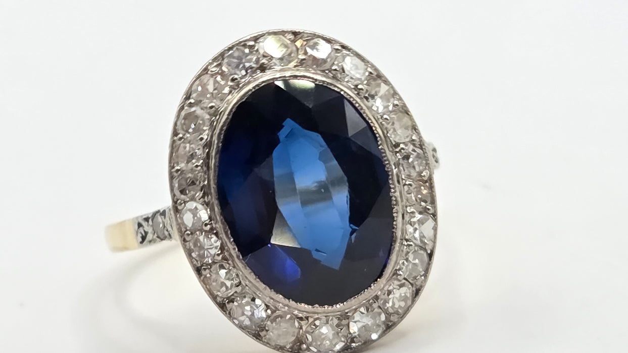 Vintage: 18ct Yellow Gold Sapphire 5.61ct & Diamond 1.00ct Oval Cluster Ring