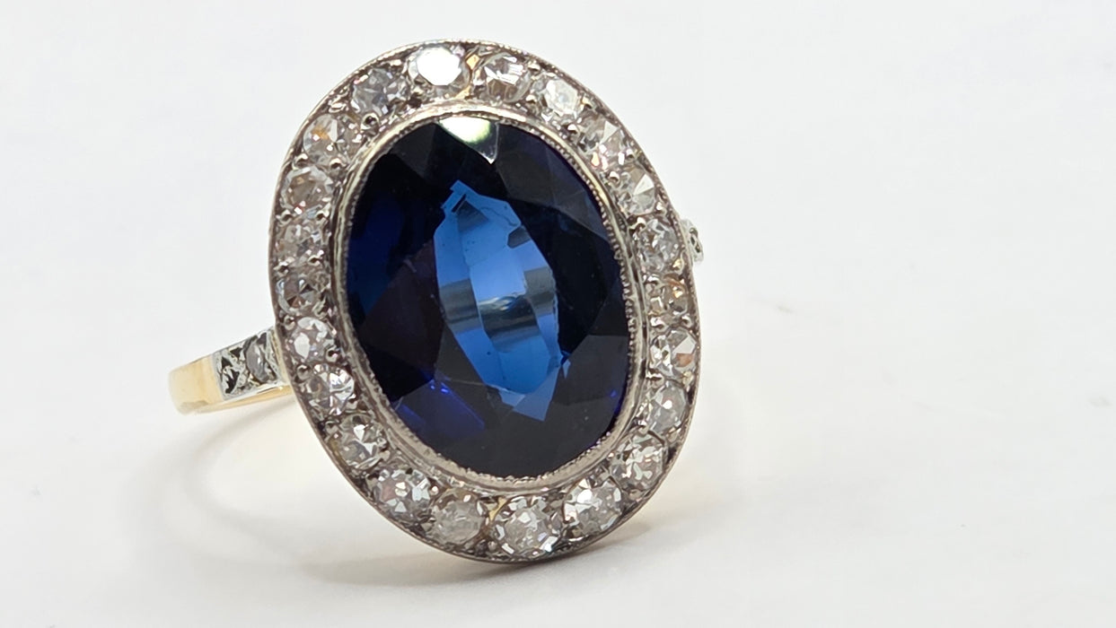Vintage: 18ct Yellow Gold Sapphire 5.61ct & Diamond 1.00ct Oval Cluster Ring