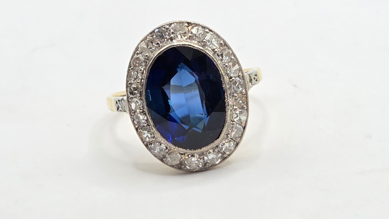 Vintage: 18ct Yellow Gold Sapphire 5.61ct & Diamond 1.00ct Oval Cluster Ring