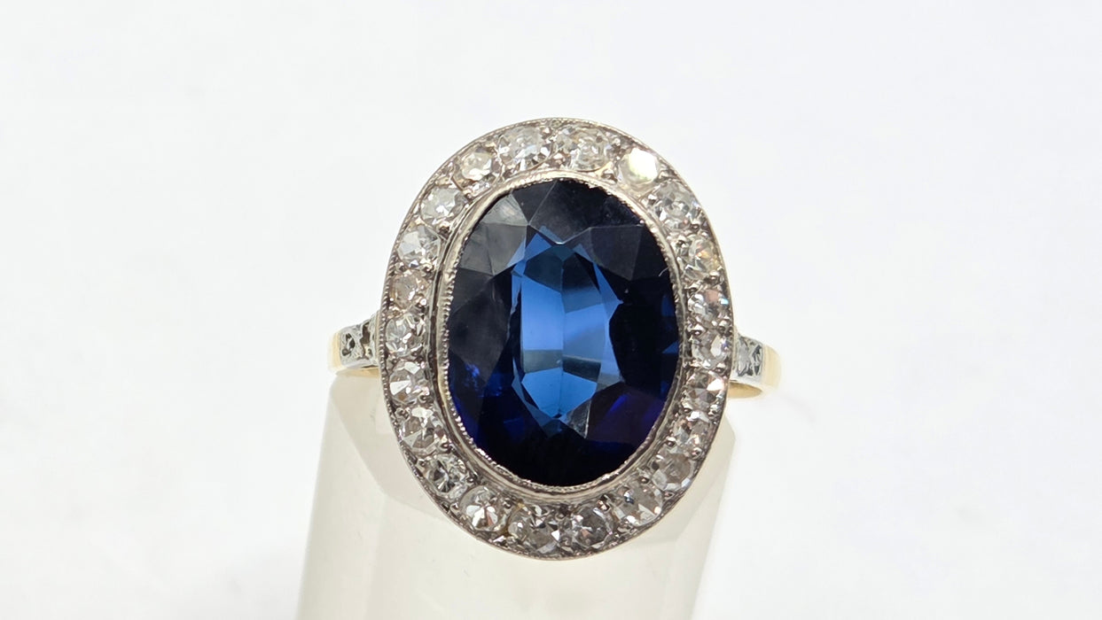 Vintage: 18ct Yellow Gold Sapphire 5.61ct & Diamond 1.00ct Oval Cluster Ring