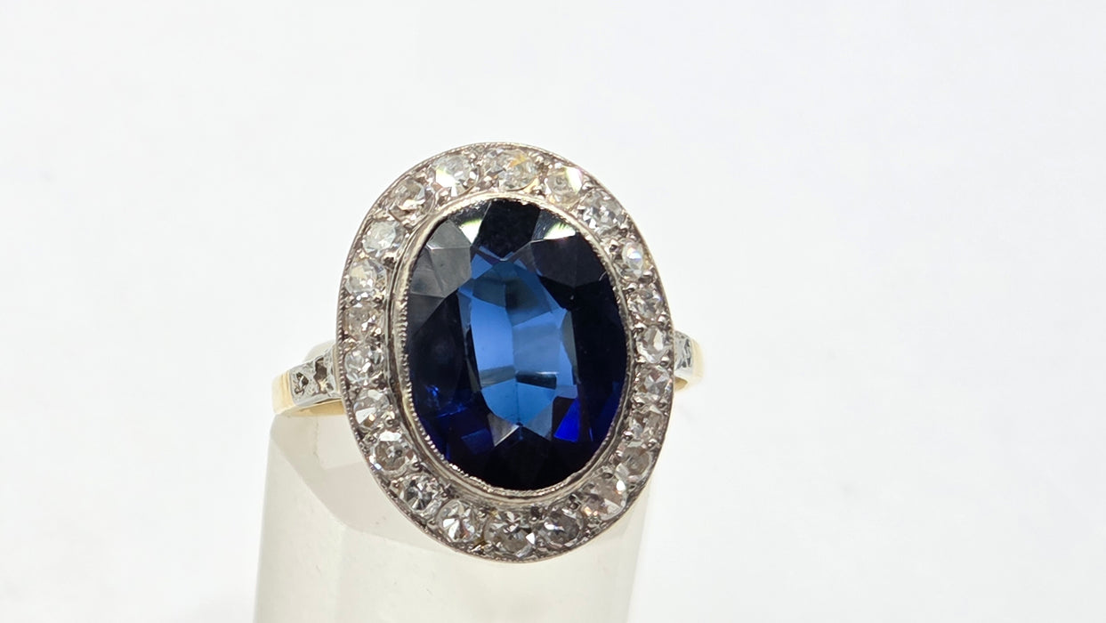 Vintage: 18ct Yellow Gold Sapphire 5.61ct & Diamond 1.00ct Oval Cluster Ring
