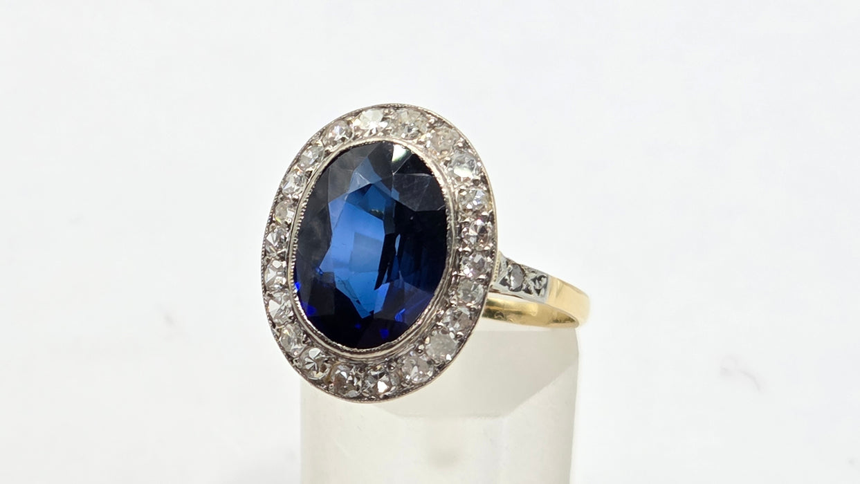 Vintage: 18ct Yellow Gold Sapphire 5.61ct & Diamond 1.00ct Oval Cluster Ring