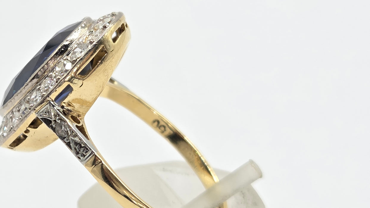 Vintage: 18ct Yellow Gold Sapphire 5.61ct & Diamond 1.00ct Oval Cluster Ring