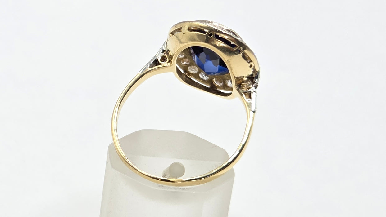 Vintage: 18ct Yellow Gold Sapphire 5.61ct & Diamond 1.00ct Oval Cluster Ring