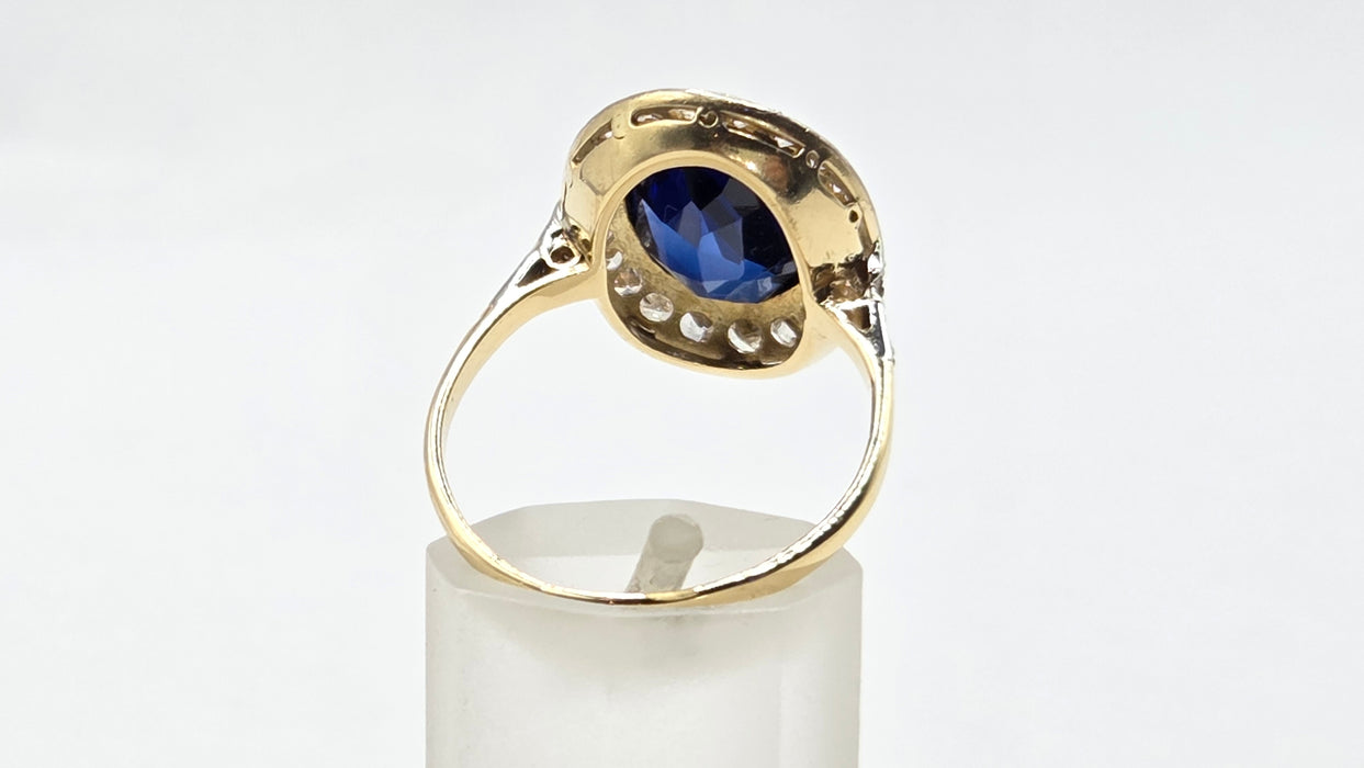 Vintage: 18ct Yellow Gold Sapphire 5.61ct & Diamond 1.00ct Oval Cluster Ring