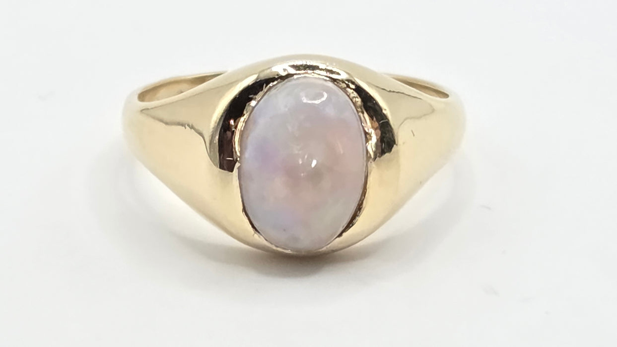 Vintage: 9ct Yellow Gold Opal Solitaire Signet Ring